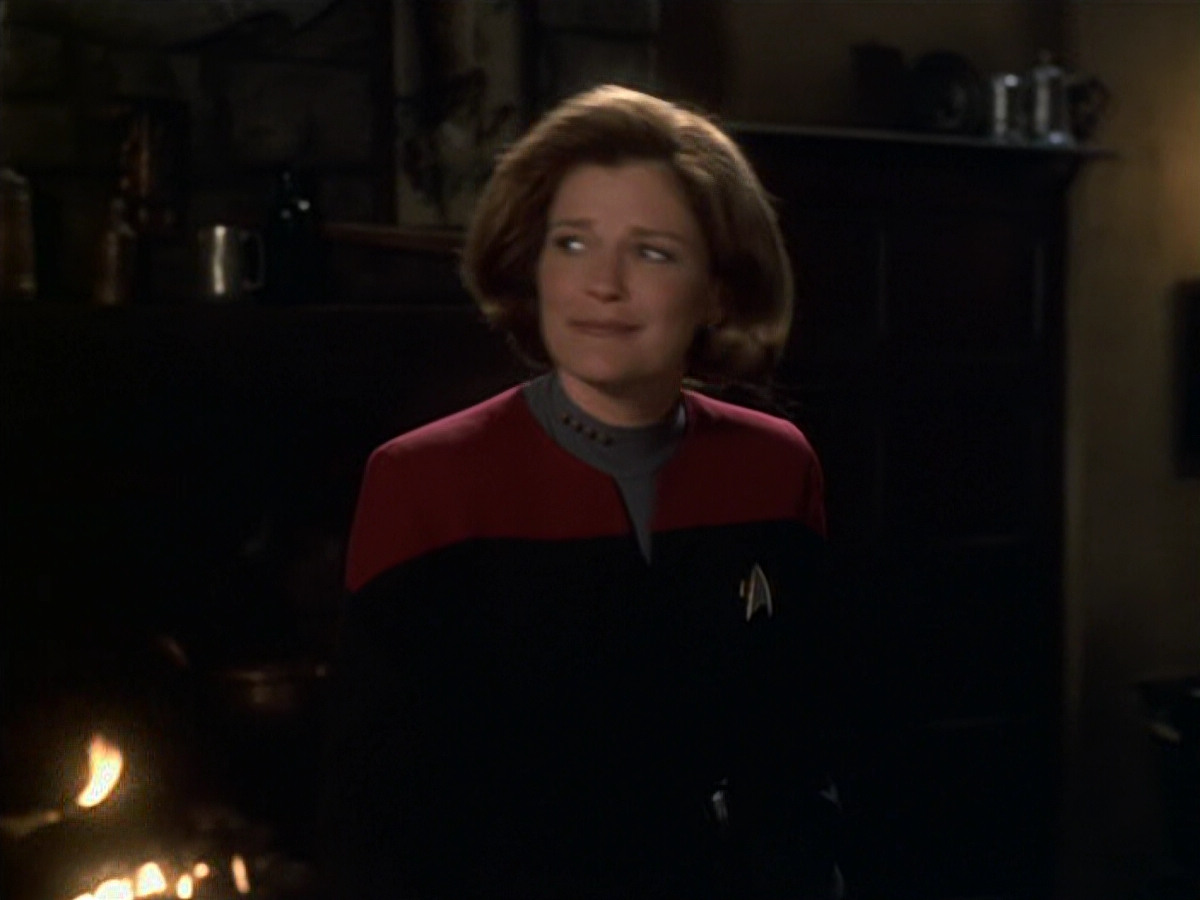 extant_StarTrek_VOY_6x11-FairHaven_00860.jpg