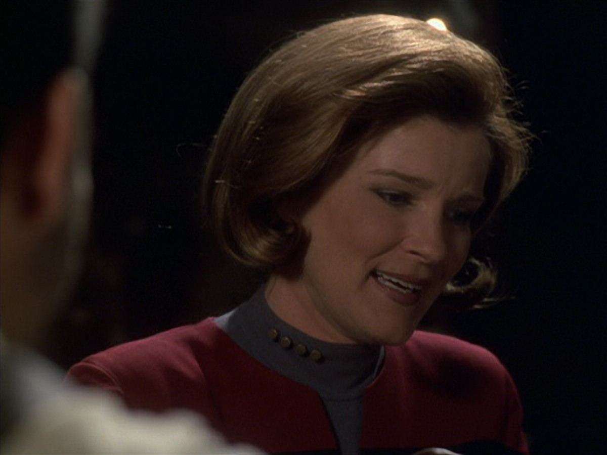 extant_StarTrek_VOY_6x11-FairHaven_00883.jpg