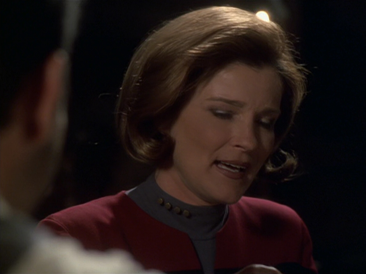 extant_StarTrek_VOY_6x11-FairHaven_00884.jpg