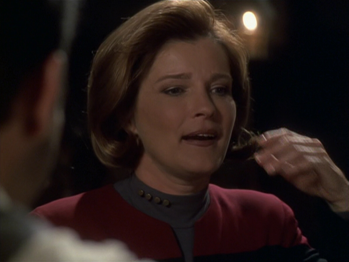 extant_StarTrek_VOY_6x11-FairHaven_00885.jpg