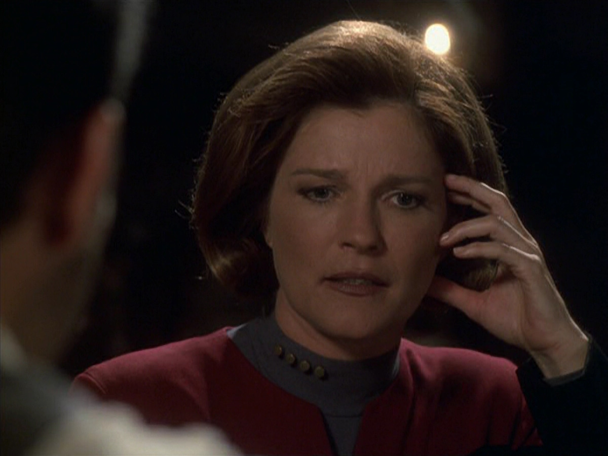 extant_StarTrek_VOY_6x11-FairHaven_00895.jpg
