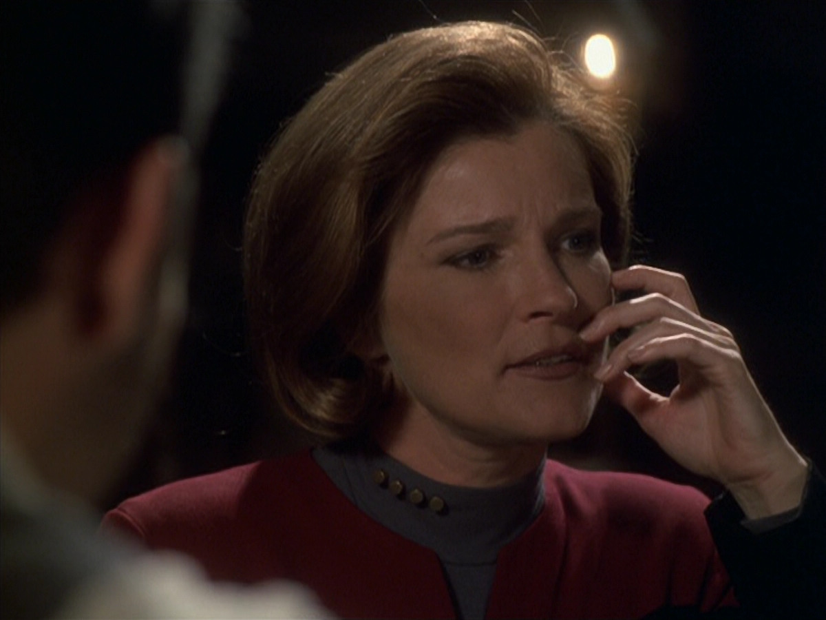 extant_StarTrek_VOY_6x11-FairHaven_00900.jpg