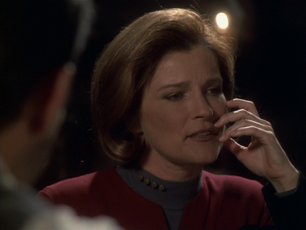 extant_StarTrek_VOY_6x11-FairHaven_00902.jpg