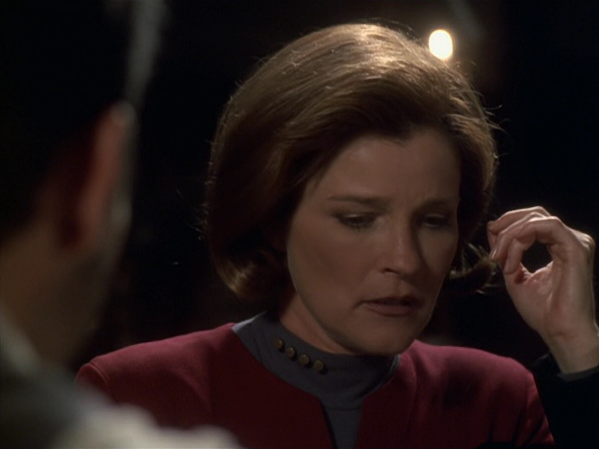 extant_StarTrek_VOY_6x11-FairHaven_00917.jpg