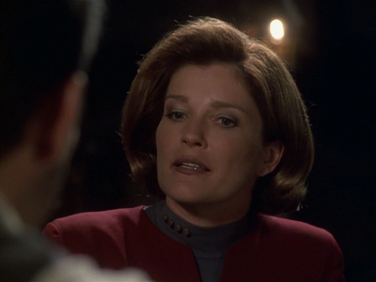 extant_StarTrek_VOY_6x11-FairHaven_00920.jpg