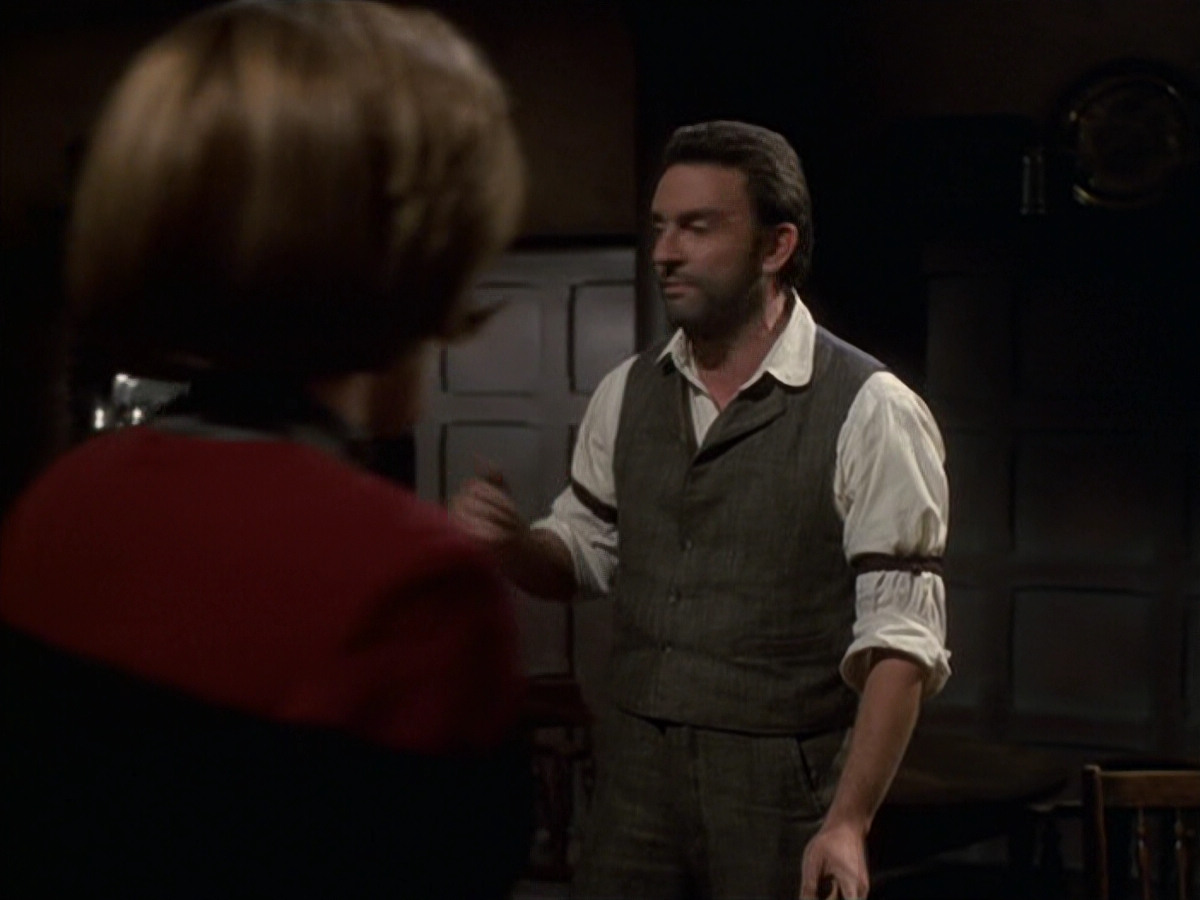 extant_StarTrek_VOY_6x11-FairHaven_00929.jpg