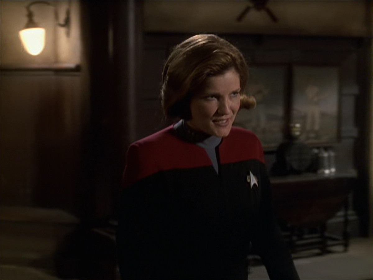 extant_StarTrek_VOY_6x11-FairHaven_00932.jpg