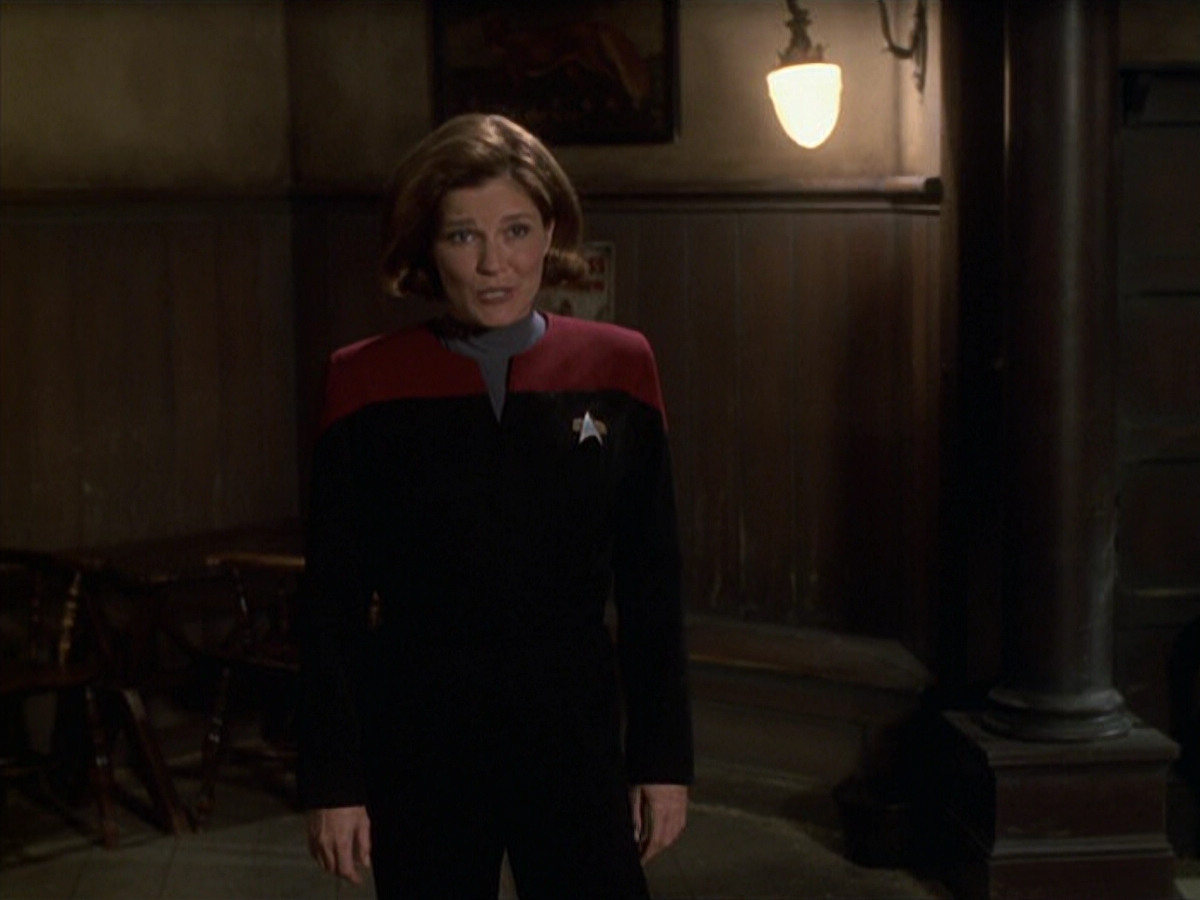 extant_StarTrek_VOY_6x11-FairHaven_00942.jpg