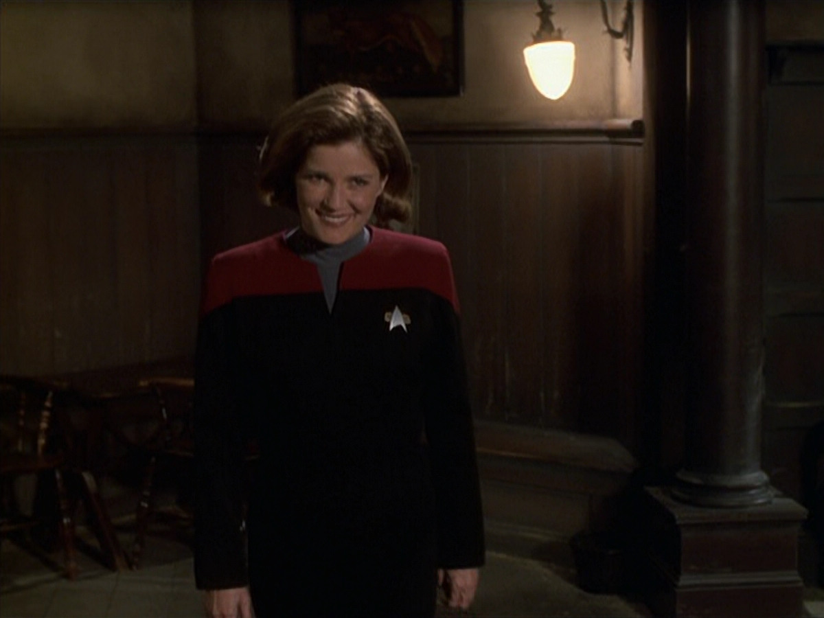 extant_StarTrek_VOY_6x11-FairHaven_00951.jpg