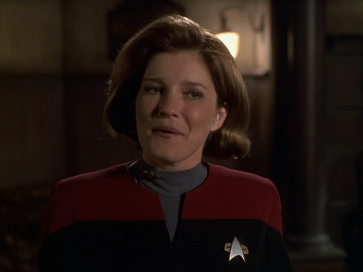 extant_StarTrek_VOY_6x11-FairHaven_00956.jpg
