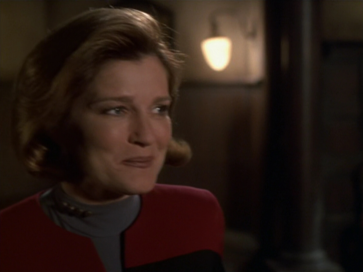 extant_StarTrek_VOY_6x11-FairHaven_00964.jpg