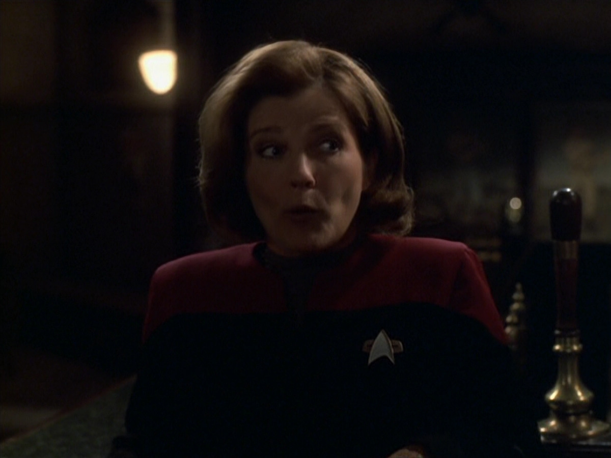 extant_StarTrek_VOY_6x11-FairHaven_00984.jpg