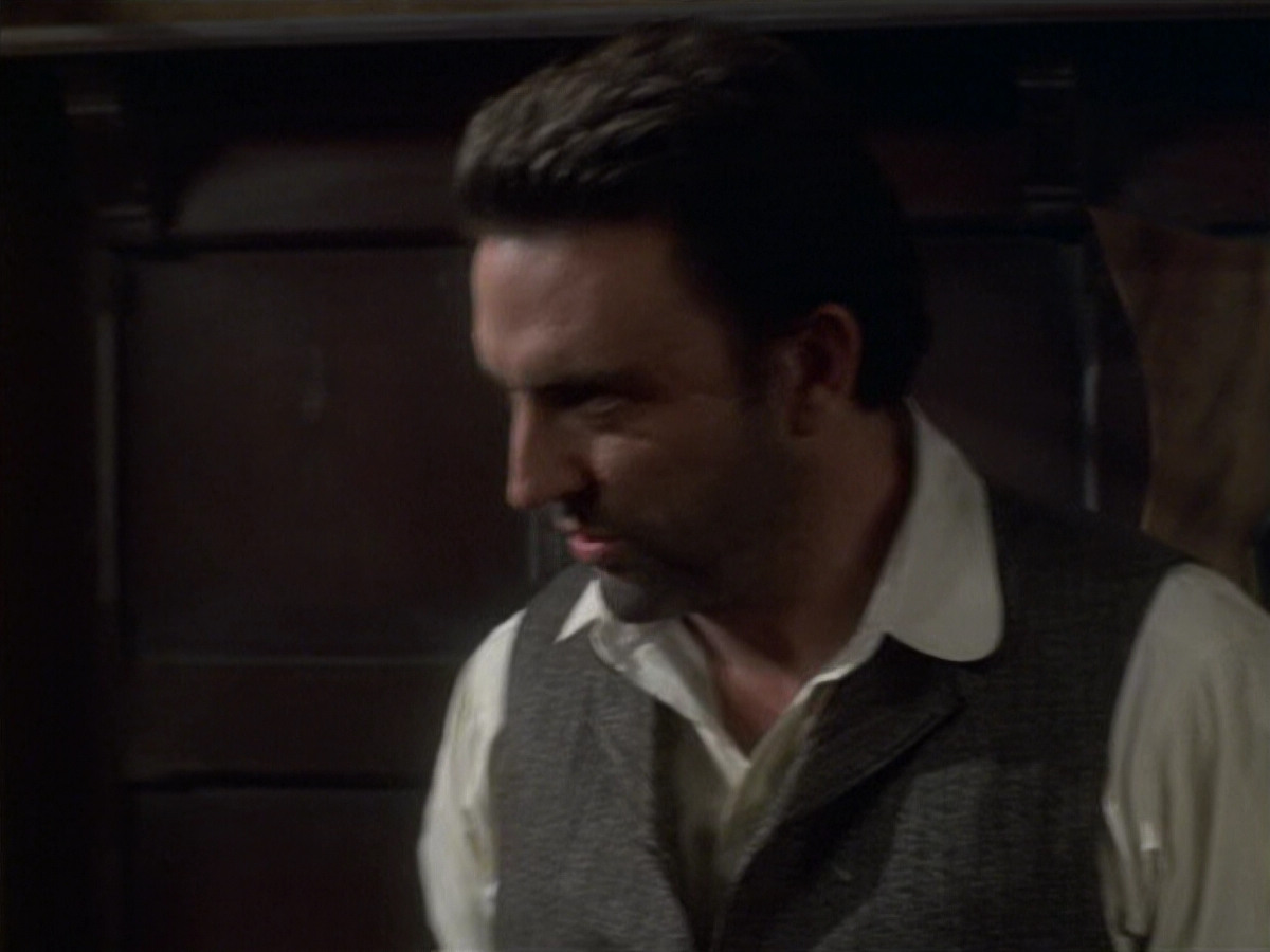 extant_StarTrek_VOY_6x11-FairHaven_00987.jpg
