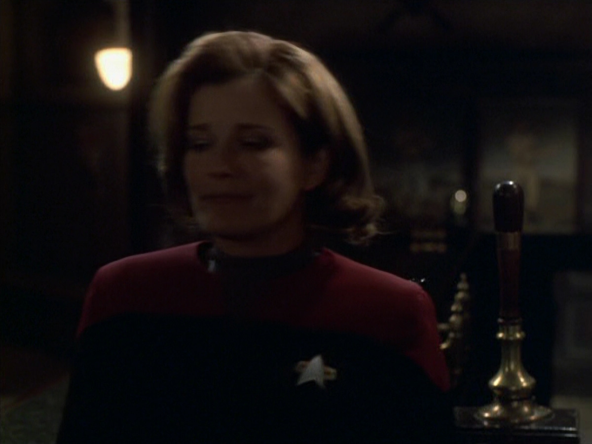 extant_StarTrek_VOY_6x11-FairHaven_00998.jpg