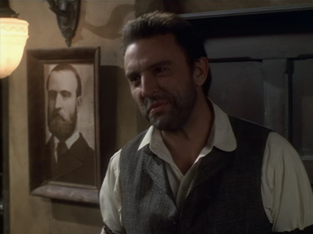 extant_StarTrek_VOY_6x11-FairHaven_00999.jpg