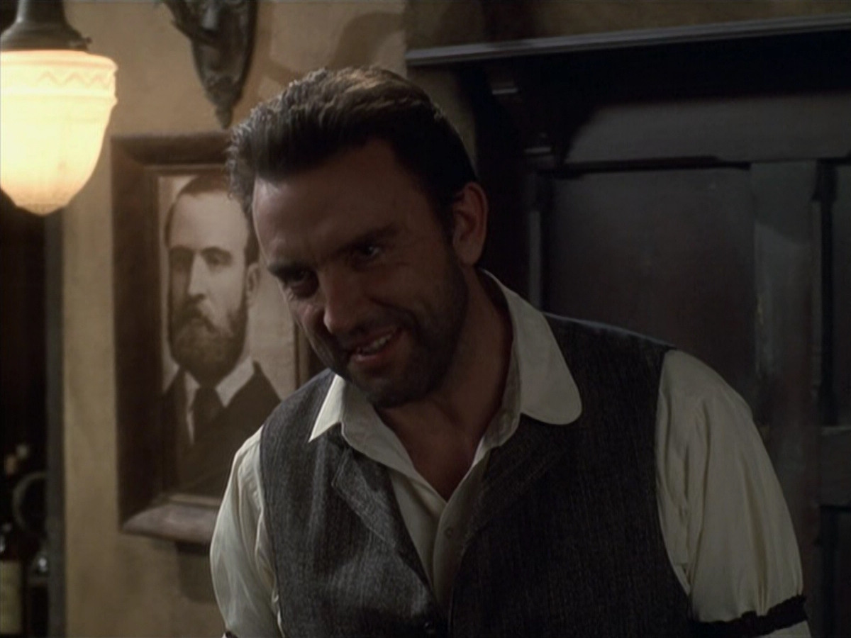extant_StarTrek_VOY_6x11-FairHaven_01000.jpg