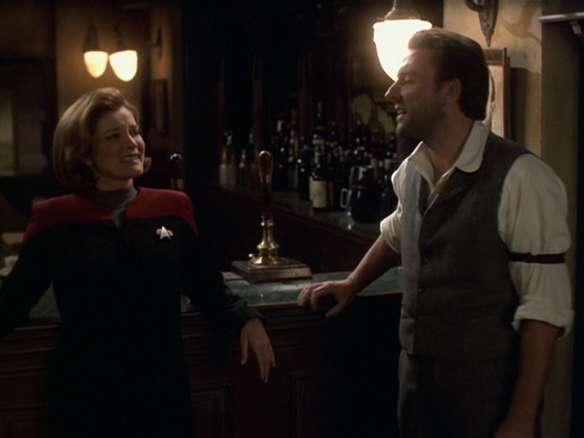 extant_StarTrek_VOY_6x11-FairHaven_01019.jpg