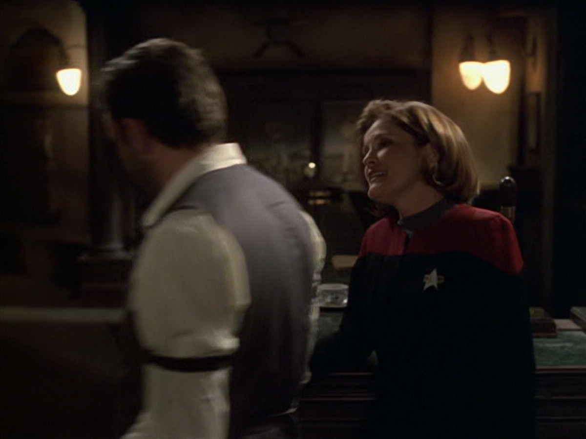 extant_StarTrek_VOY_6x11-FairHaven_01022.jpg