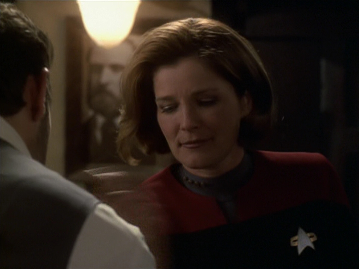 extant_StarTrek_VOY_6x11-FairHaven_01027.jpg