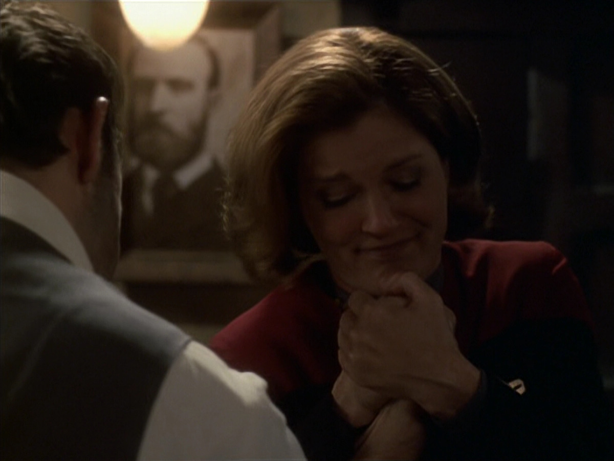 extant_StarTrek_VOY_6x11-FairHaven_01049.jpg