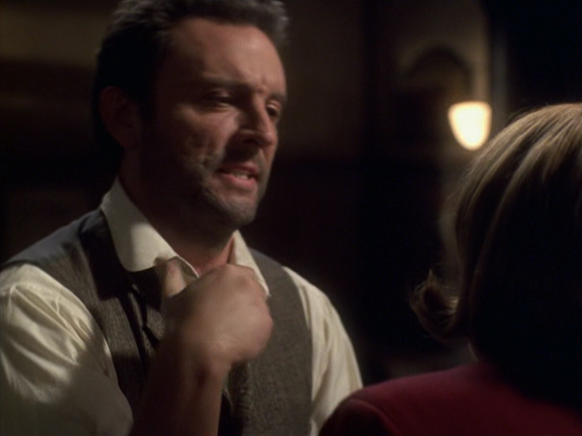 extant_StarTrek_VOY_6x11-FairHaven_01062.jpg