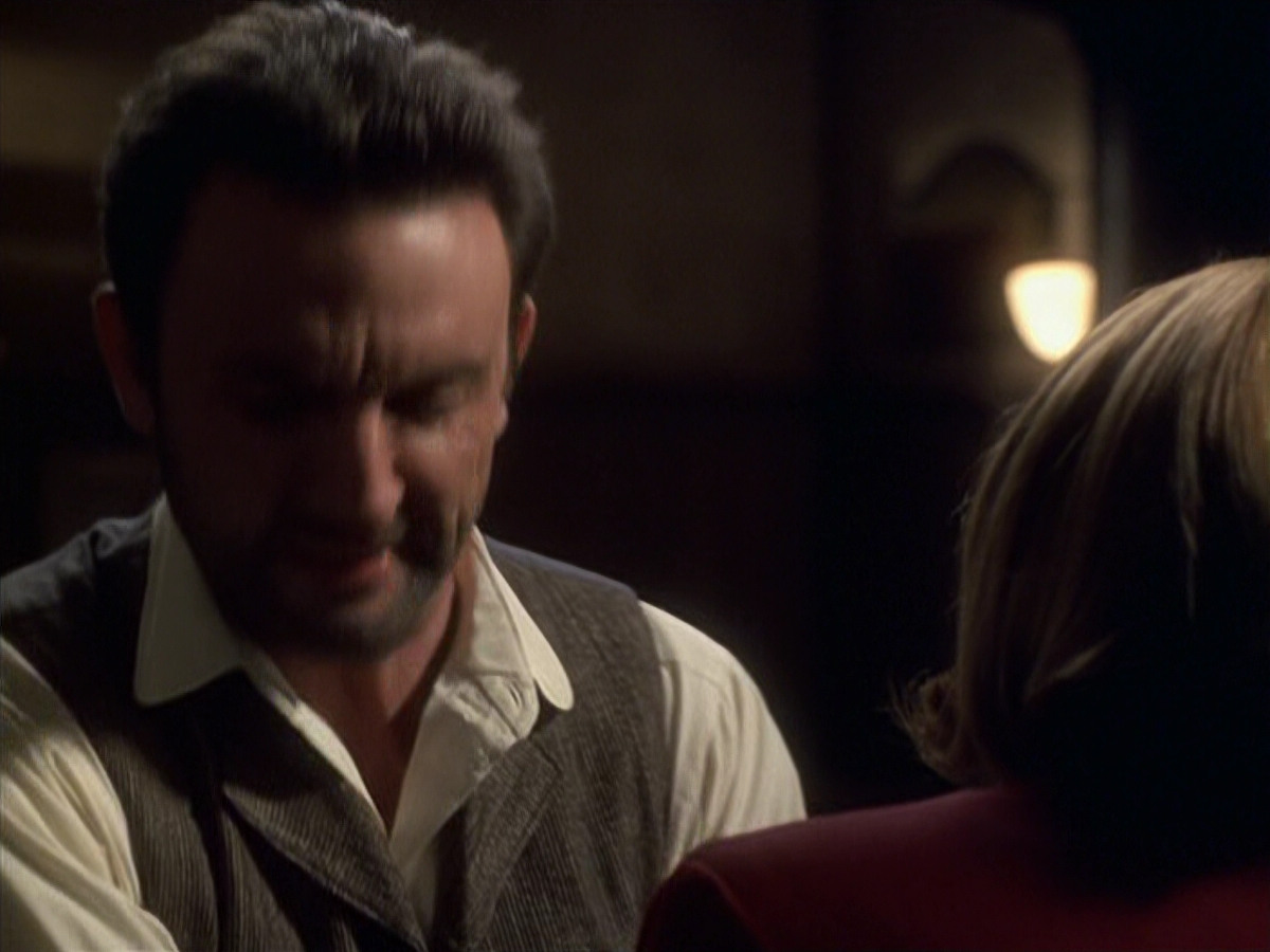 extant_StarTrek_VOY_6x11-FairHaven_01063.jpg