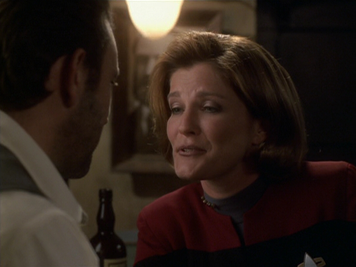 extant_StarTrek_VOY_6x11-FairHaven_01087.jpg