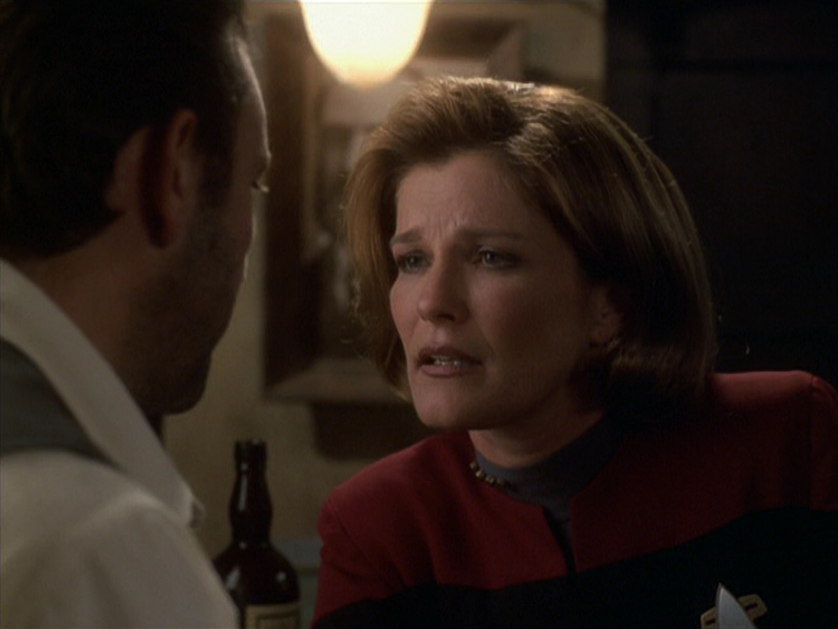 extant_StarTrek_VOY_6x11-FairHaven_01091.jpg
