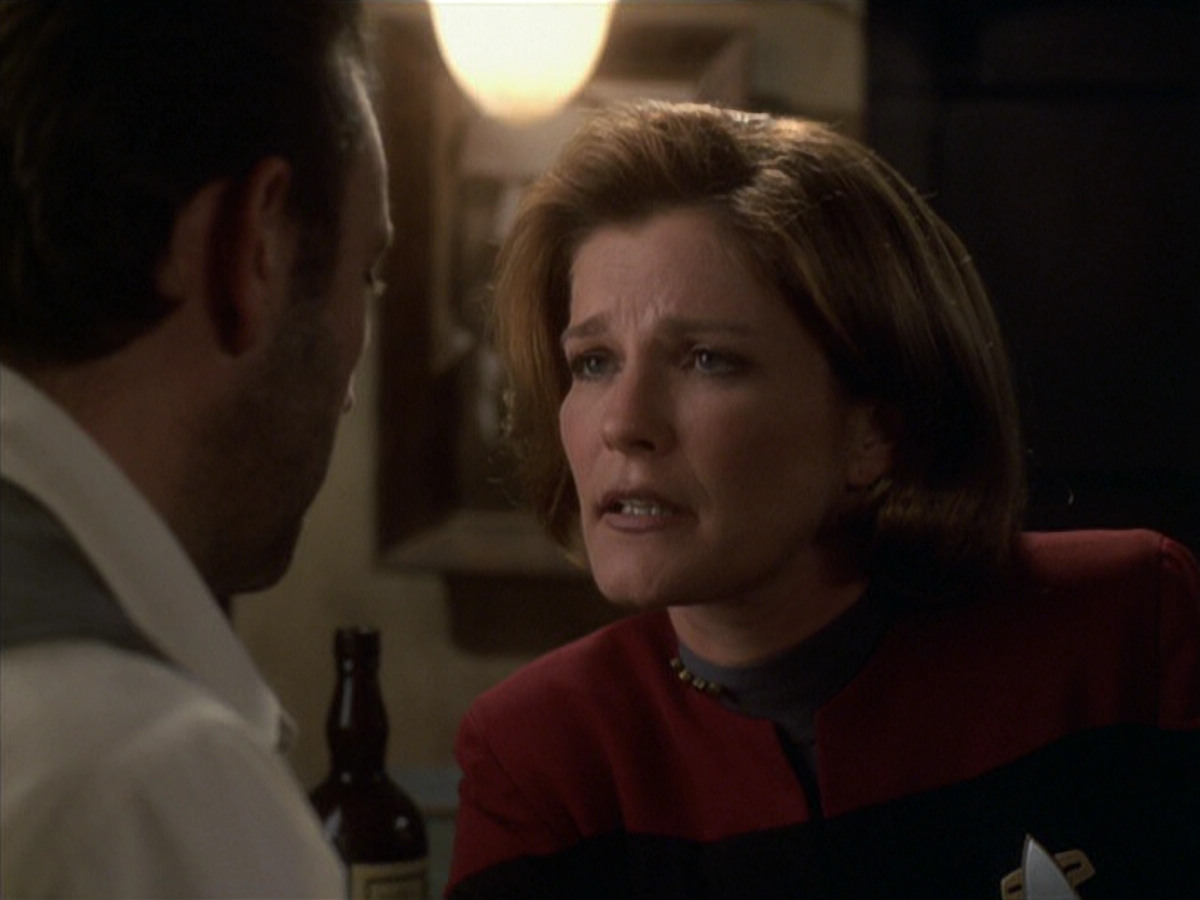 extant_StarTrek_VOY_6x11-FairHaven_01093.jpg
