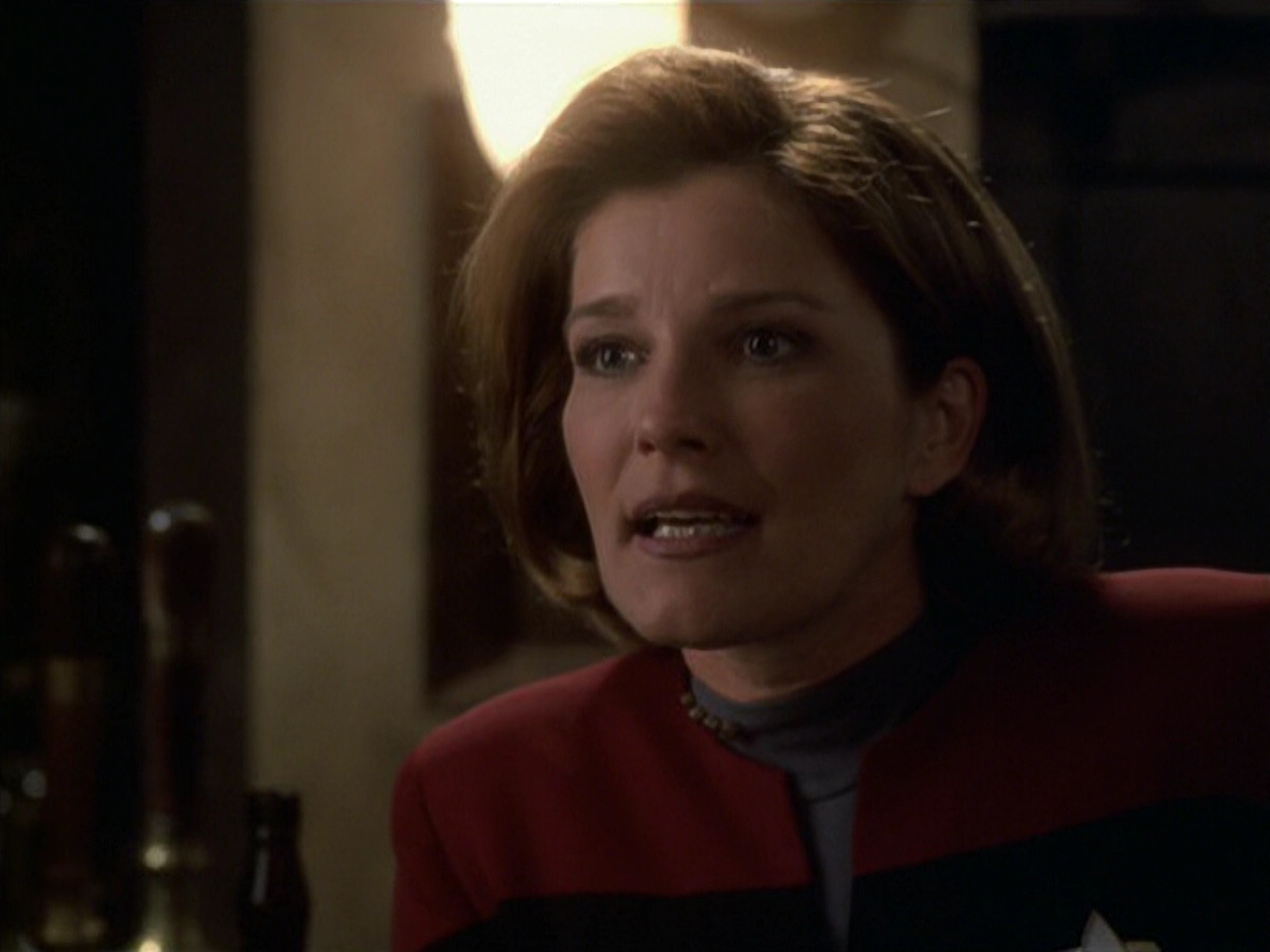 extant_StarTrek_VOY_6x11-FairHaven_01139.jpg