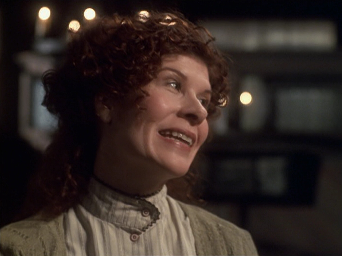 extant_StarTrek_VOY_6x11-FairHaven_01143.jpg