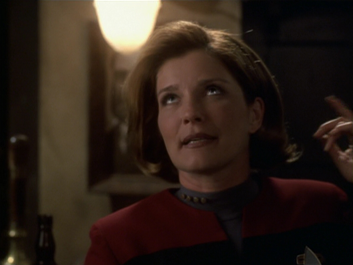 extant_StarTrek_VOY_6x11-FairHaven_01146.jpg