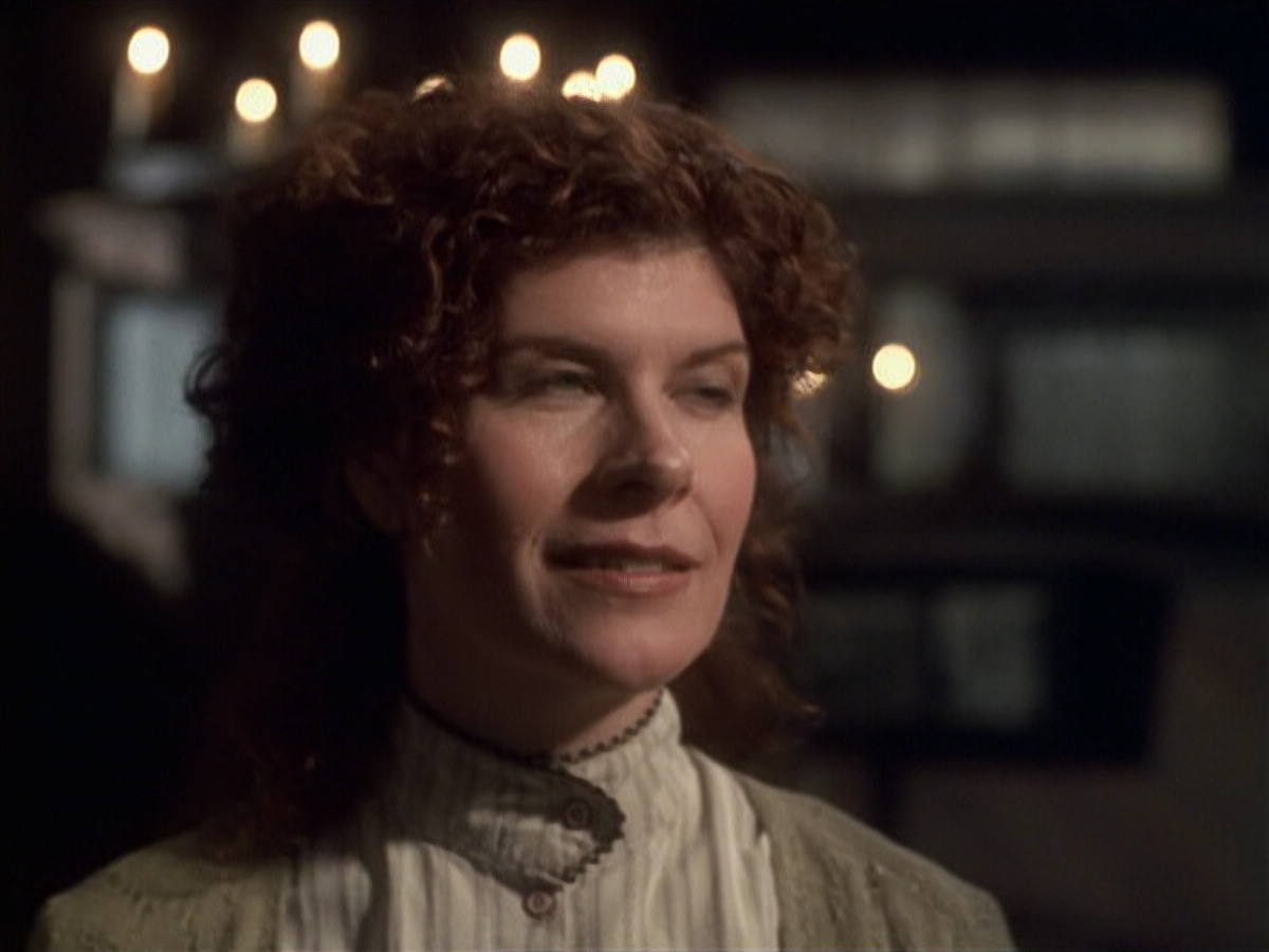 extant_StarTrek_VOY_6x11-FairHaven_01152.jpg