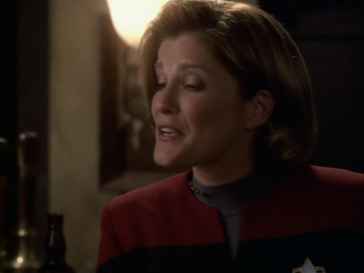 extant_StarTrek_VOY_6x11-FairHaven_01156.jpg