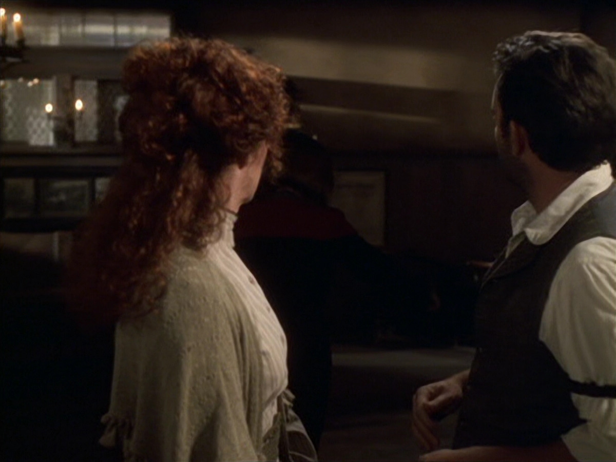 extant_StarTrek_VOY_6x11-FairHaven_01163.jpg