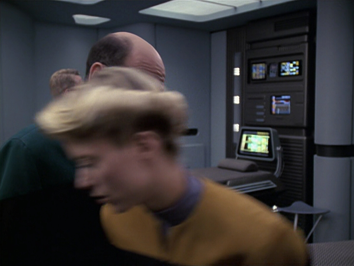 extant_StarTrek_VOY_6x11-FairHaven_01181.jpg