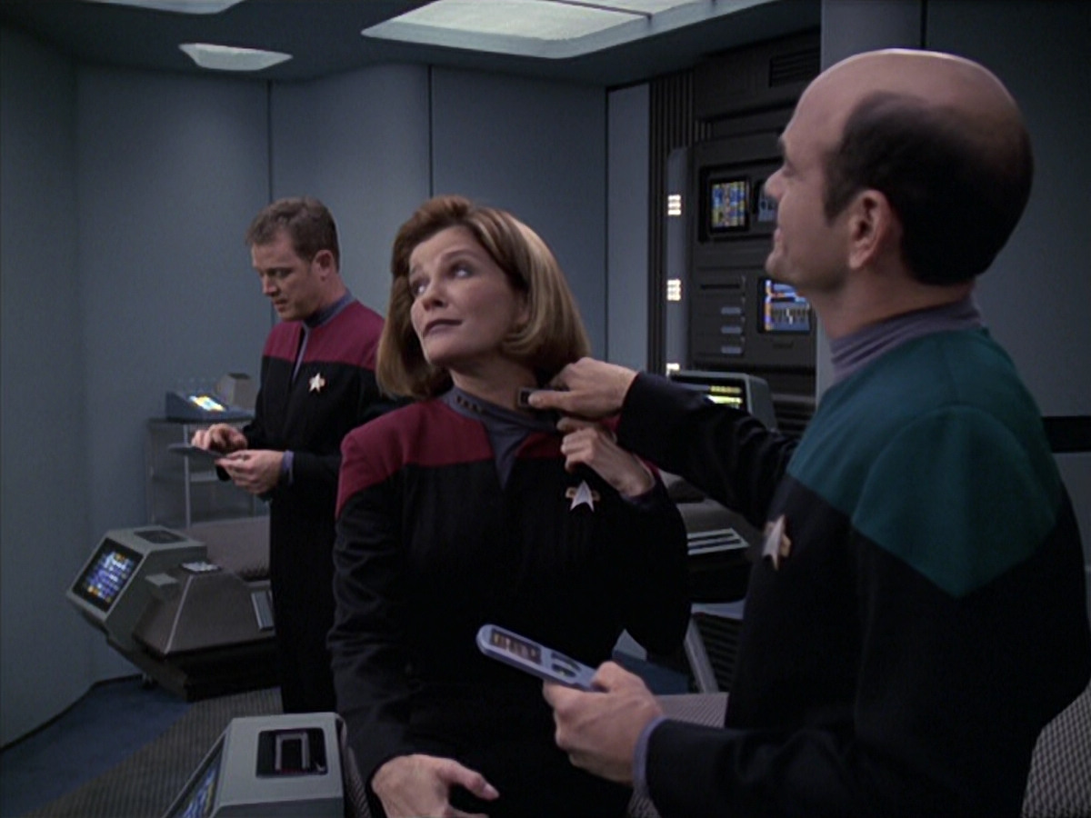 extant_StarTrek_VOY_6x11-FairHaven_01194.jpg