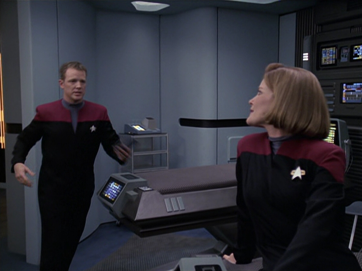 extant_StarTrek_VOY_6x11-FairHaven_01207.jpg