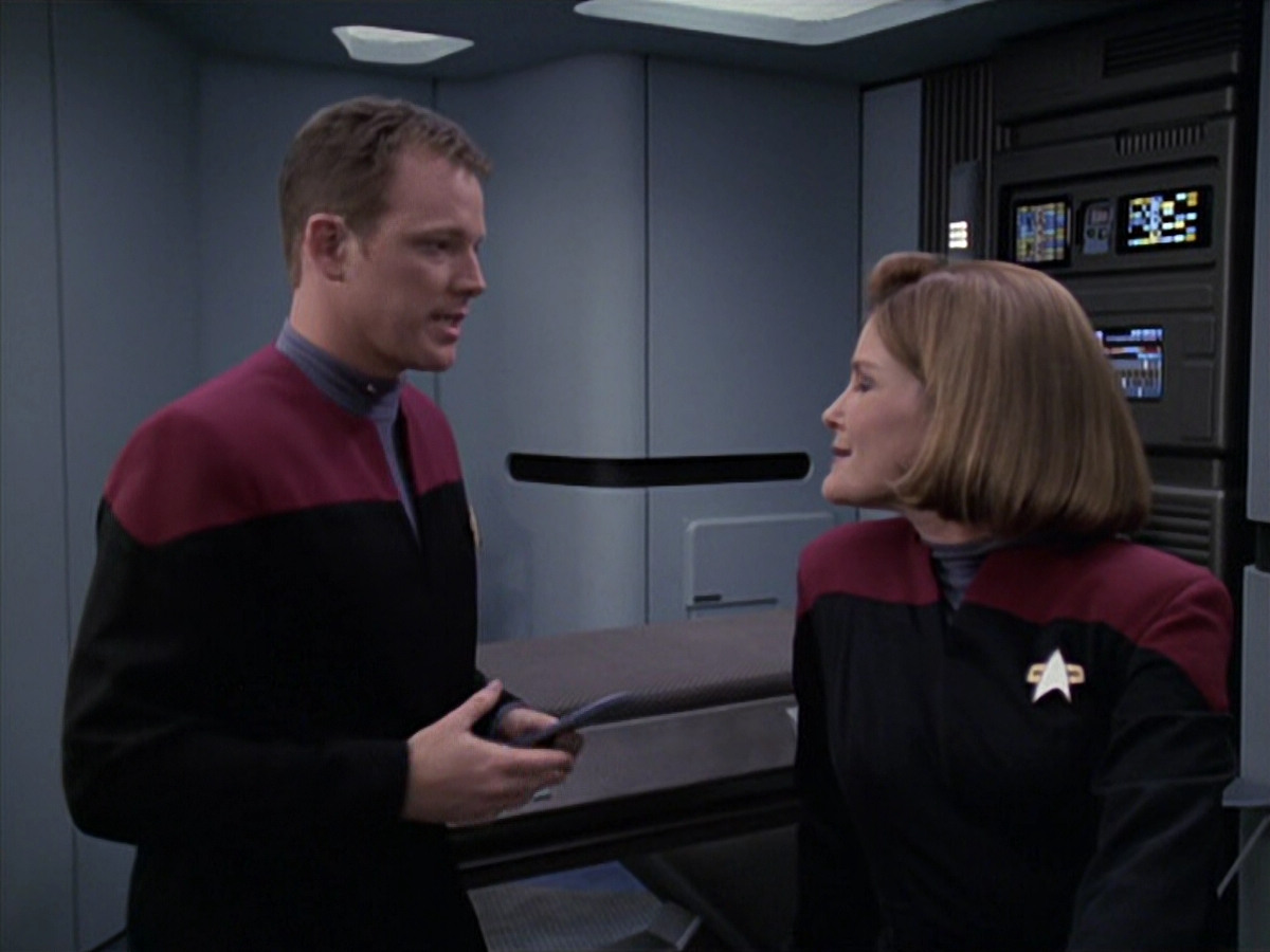 extant_StarTrek_VOY_6x11-FairHaven_01209.jpg