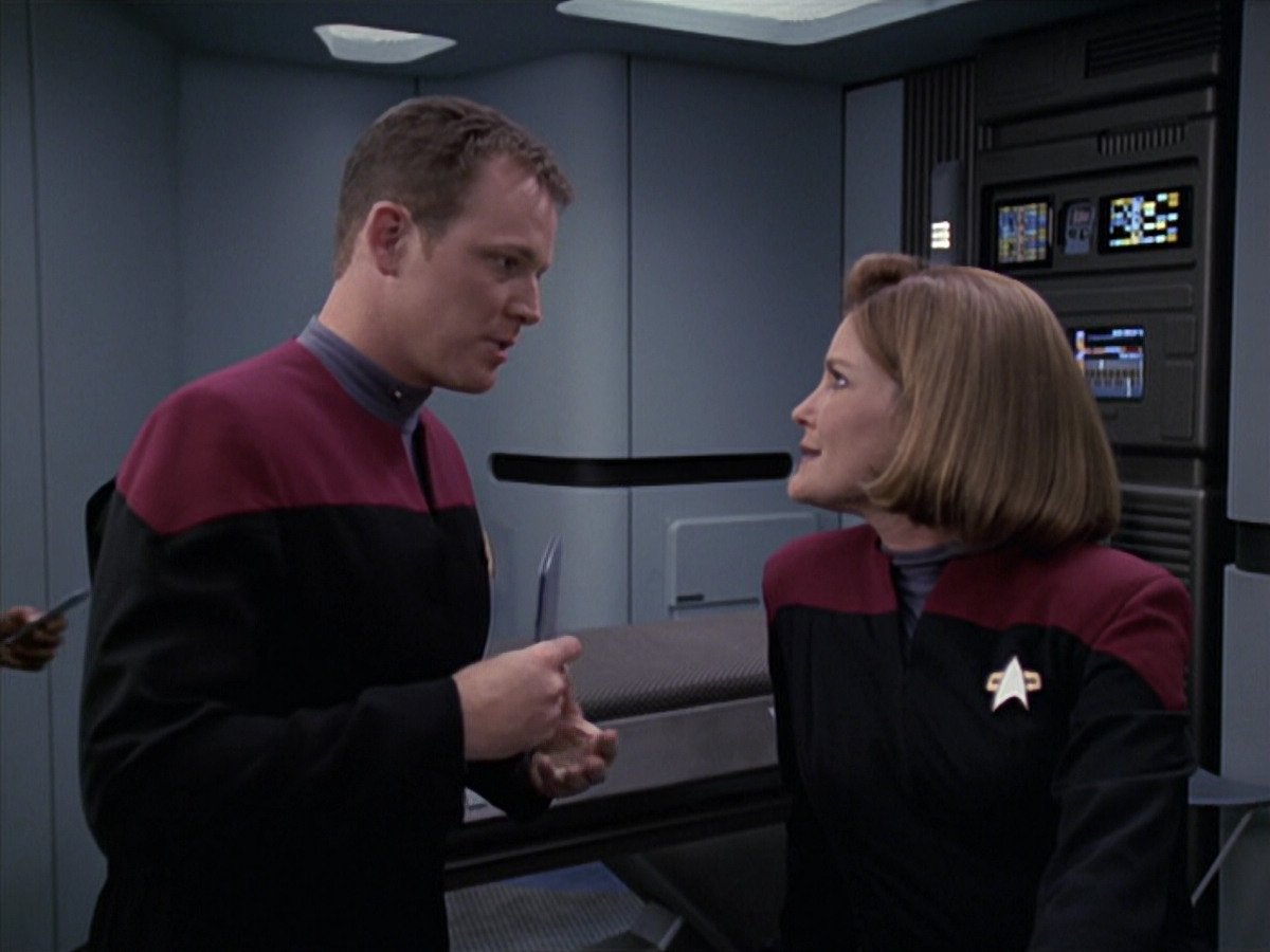 extant_StarTrek_VOY_6x11-FairHaven_01212.jpg