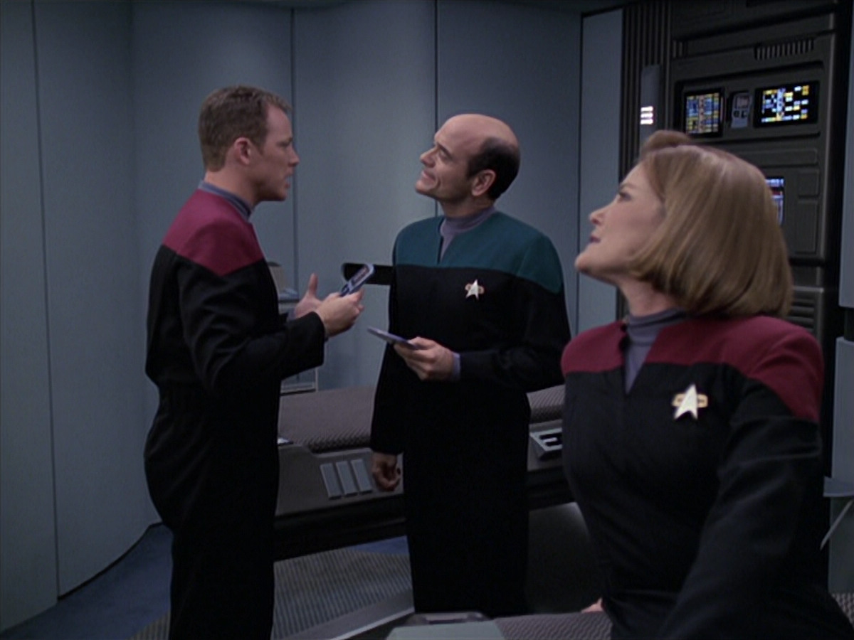 extant_StarTrek_VOY_6x11-FairHaven_01241.jpg