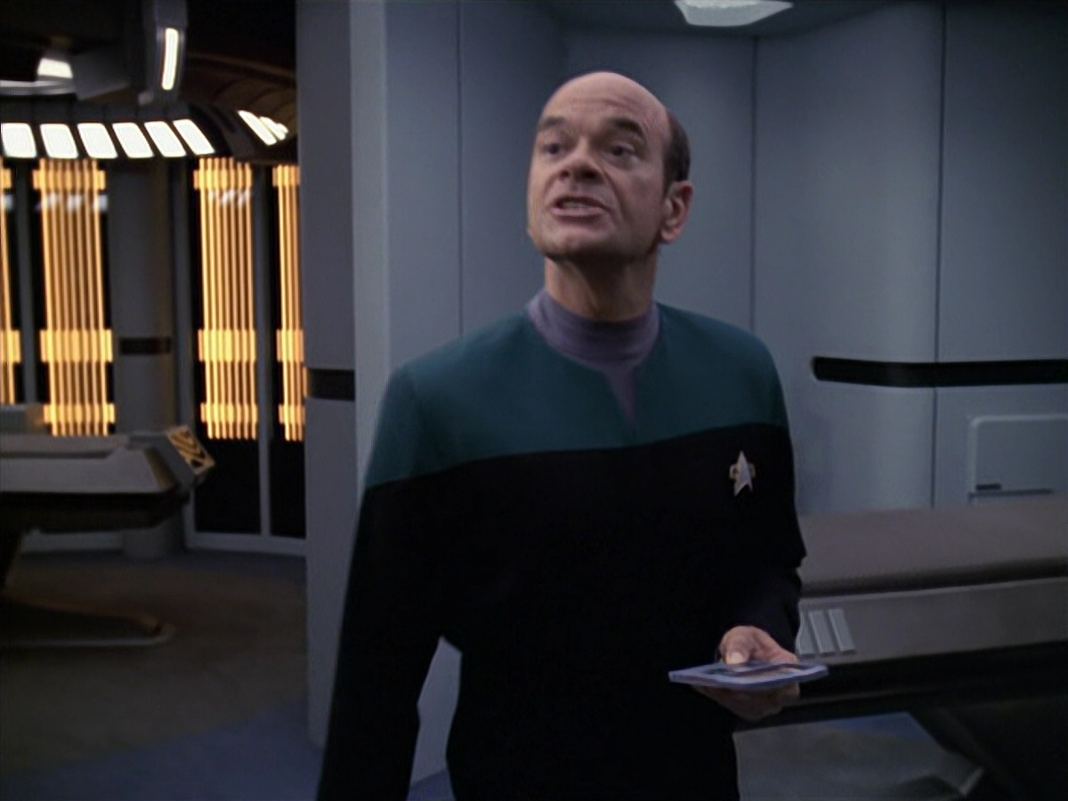 extant_StarTrek_VOY_6x11-FairHaven_01254.jpg