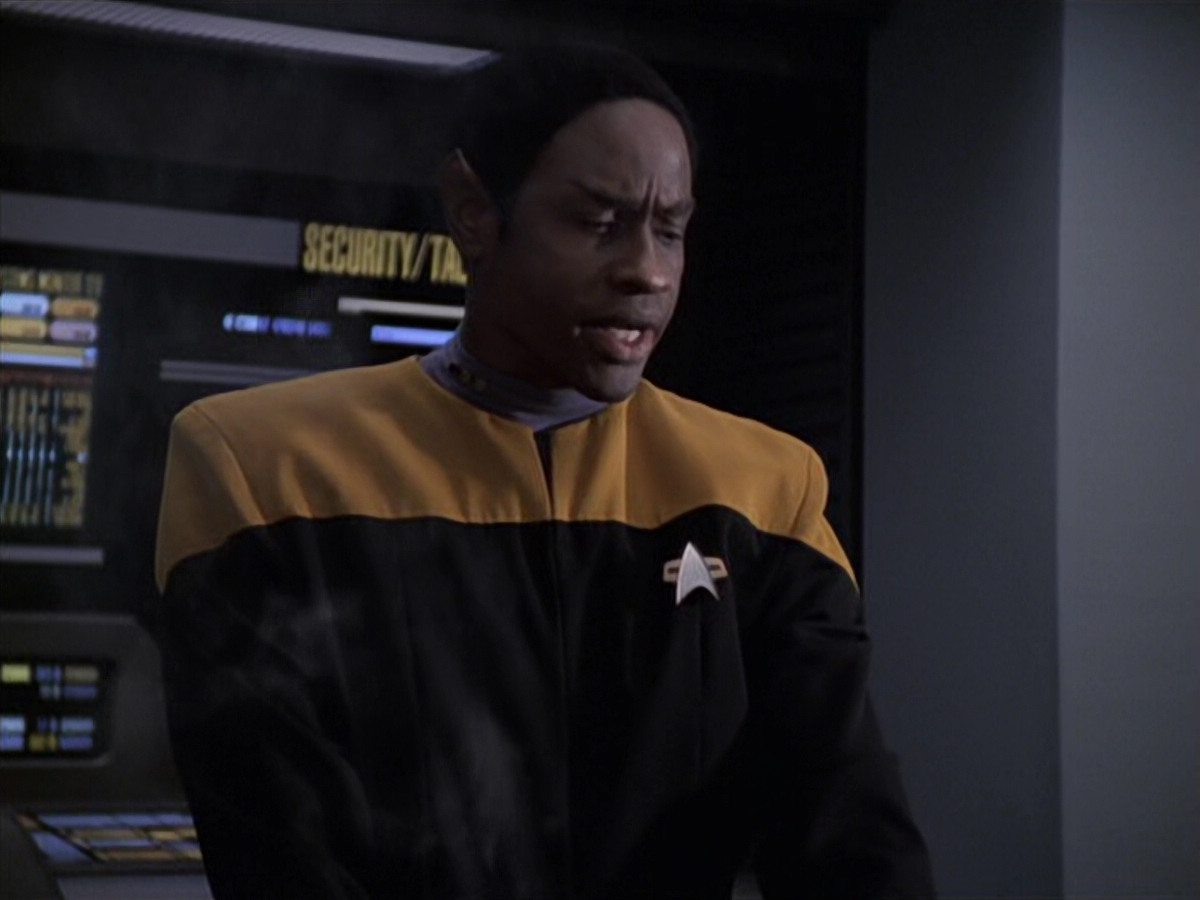 extant_StarTrek_VOY_6x11-FairHaven_01307.jpg