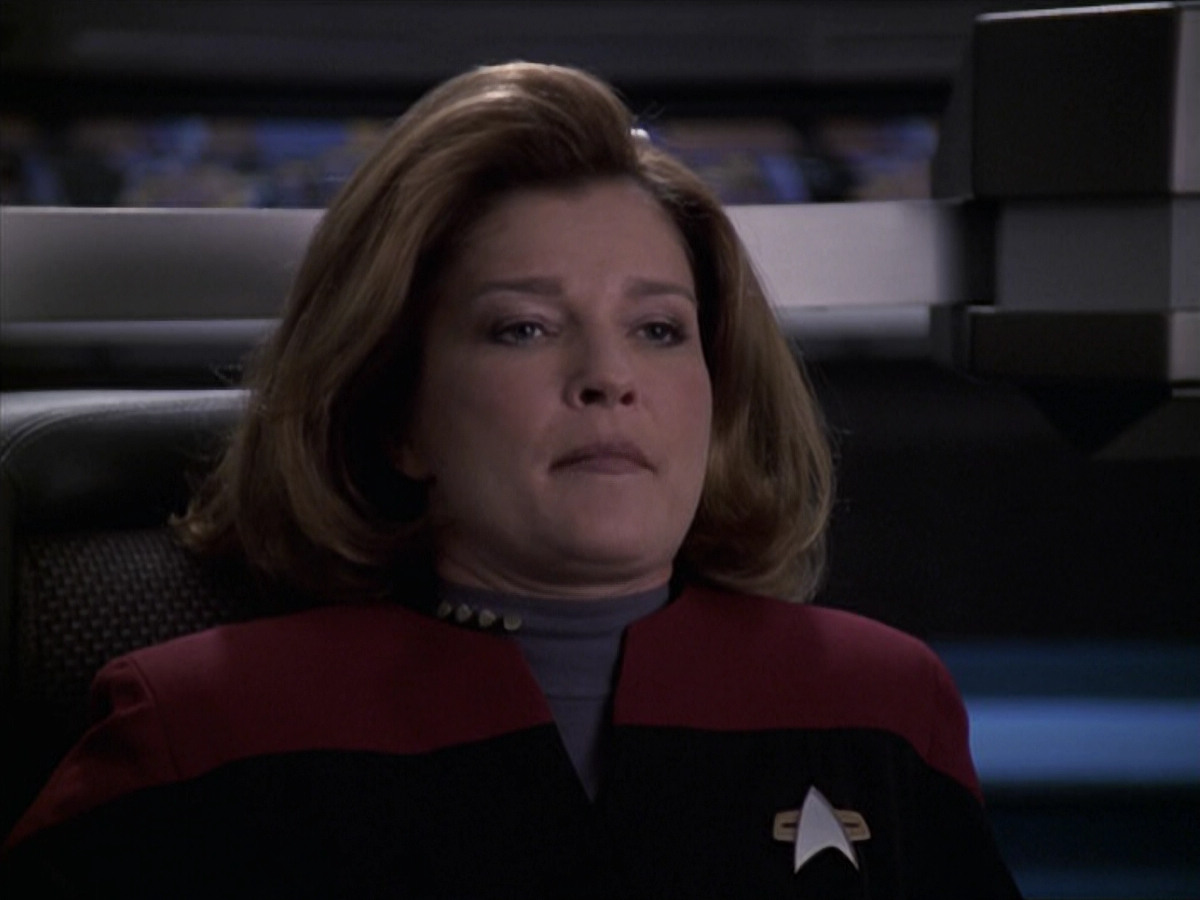 extant_StarTrek_VOY_6x11-FairHaven_01313.jpg