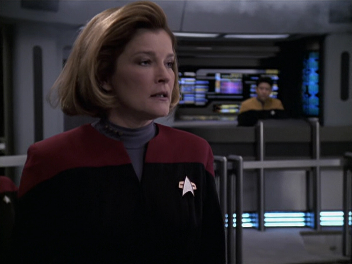 extant_StarTrek_VOY_6x11-FairHaven_01325.jpg
