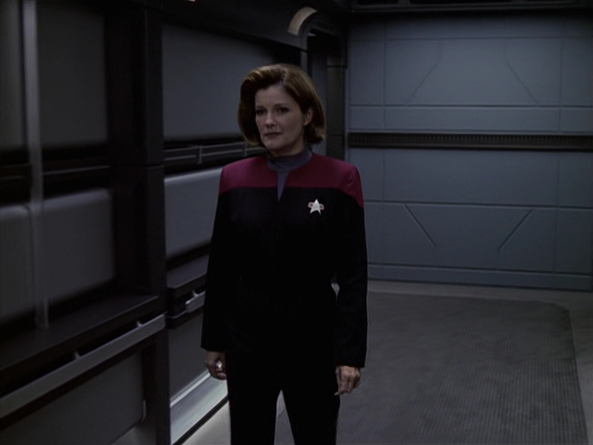 extant_StarTrek_VOY_6x11-FairHaven_01344.jpg