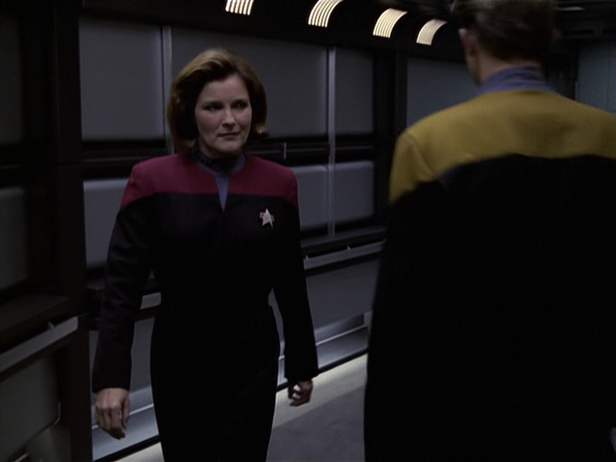 extant_StarTrek_VOY_6x11-FairHaven_01348.jpg