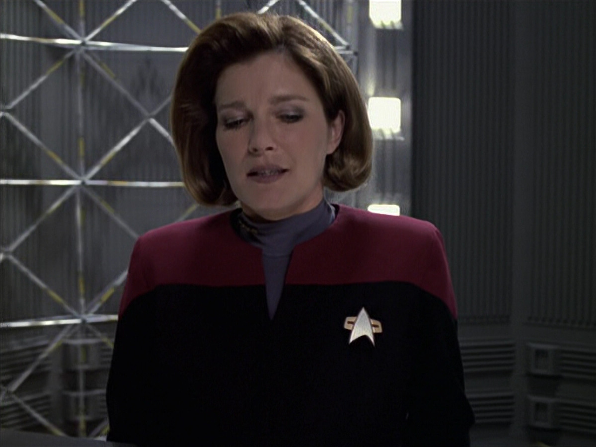 extant_StarTrek_VOY_6x11-FairHaven_01387.jpg
