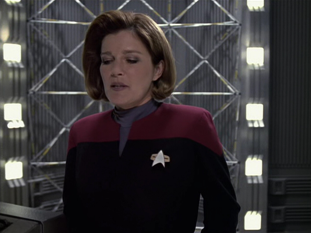 extant_StarTrek_VOY_6x11-FairHaven_01388.jpg