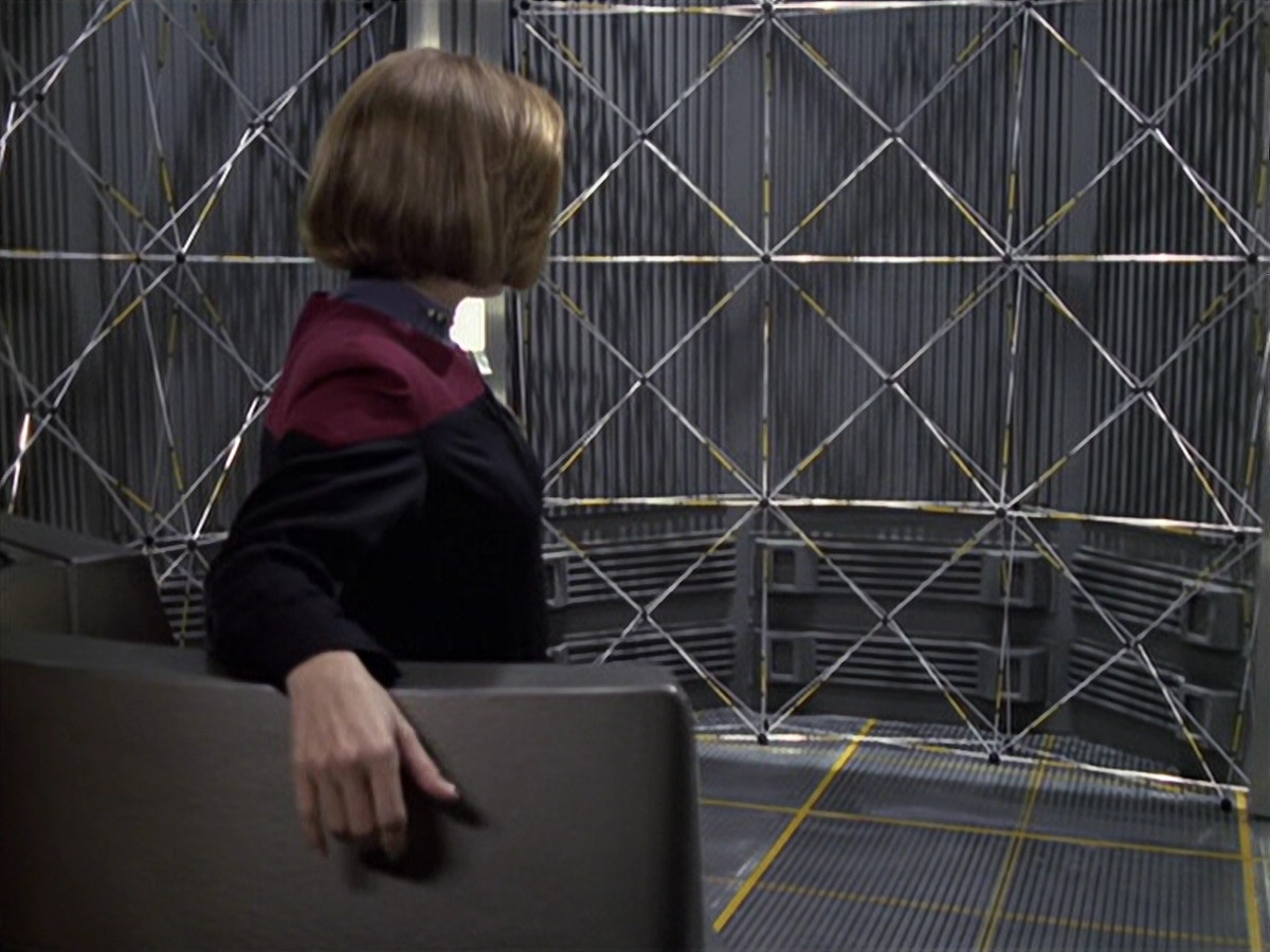 extant_StarTrek_VOY_6x11-FairHaven_01396.jpg